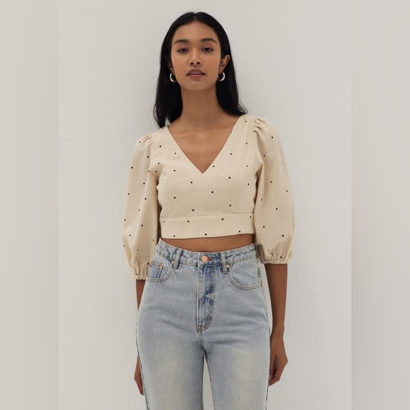 Love, Bonito Tops - NWT Love, Bonito Women's Beige Cropped Puff Sleeve V Neck Top Size M